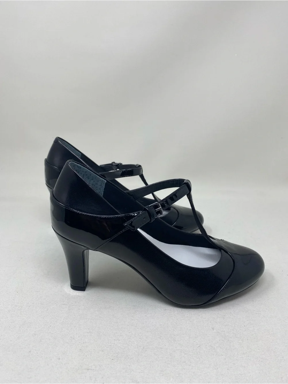 Giani Bernini Vineza Black Patent T-Strap Block Heel Pumps Size 7.5M